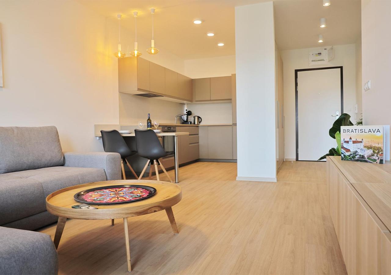 New Cozy 2 Room Pink Apartment Bratislava 058 Ngoại thất bức ảnh