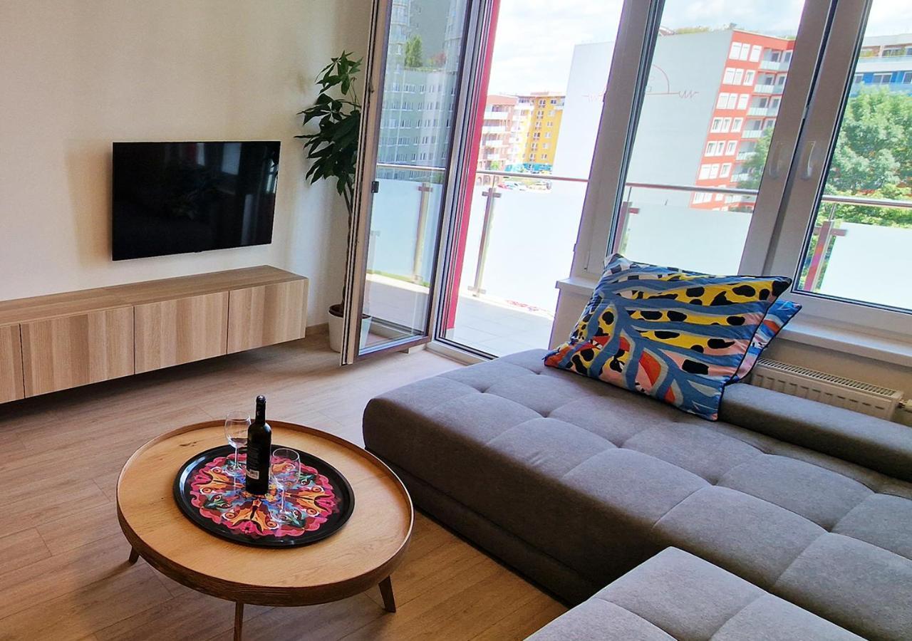 New Cozy 2 Room Pink Apartment Bratislava 058 Ngoại thất bức ảnh